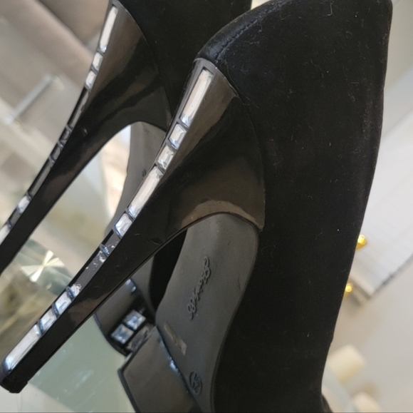 Shoes - Picture 4 of 4